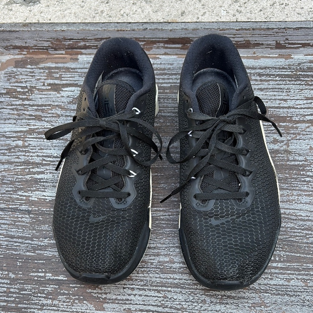 Women’s Nike Metcon 5 sneakers